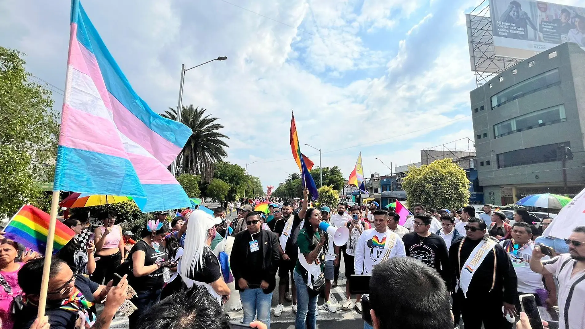 Kenya Cuevas y Wendy Guevara encabezaron Marcha de la Diversidad Sexual en Neza